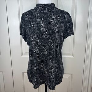 Alfani Women Top Sz L Black Gray Turtleneck Stretch Short Sleeve Geo Print